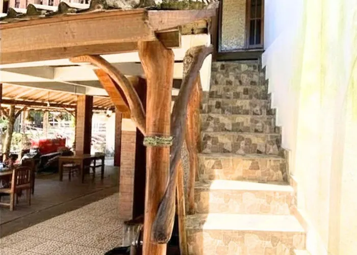 Santai Surf Lodge-balangan Pensión *